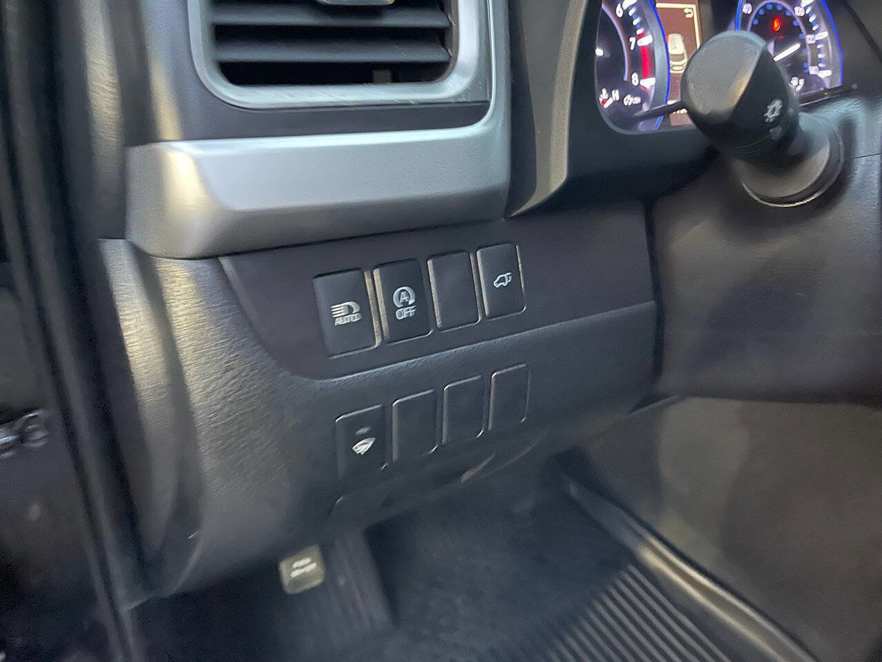 Used 2019 Toyota Highlander SE AWD/4WD image 17