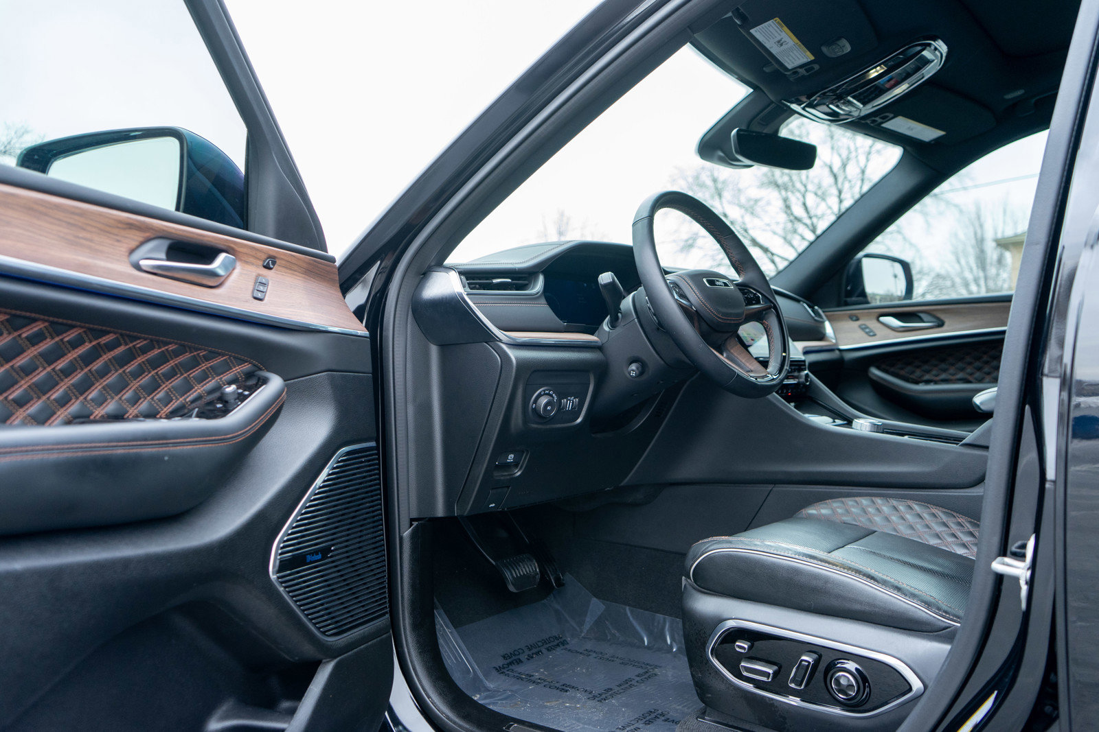 Used 2023 Jeep Grand Cherokee Summit image 15