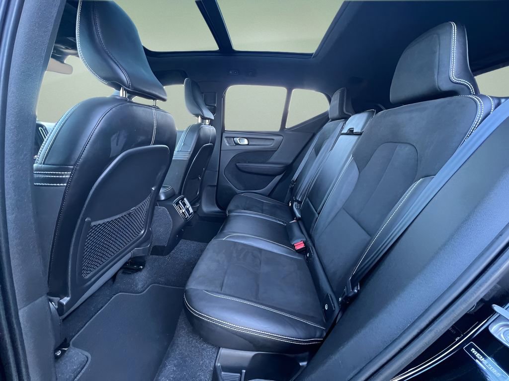 Used 2020 Volvo XC40 T5 R-Design image 19