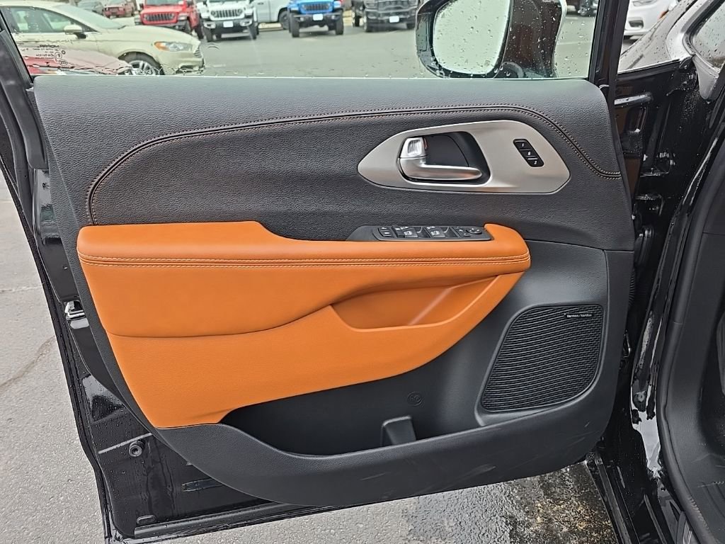 New 2026 Chrysler Pacifica Pinnacle FWD image 8
