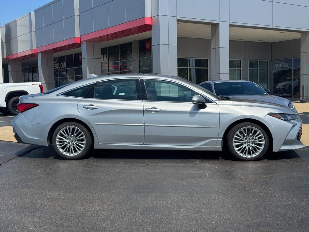 Used 2019 Toyota Avalon Limited w/ Protection Package image 2