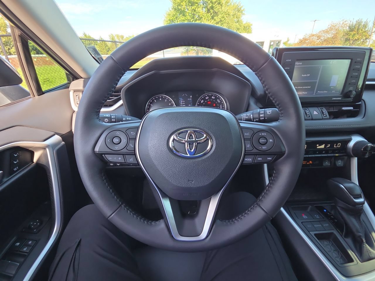 Used 2022 Toyota RAV4 XLE Premium FWD image 28