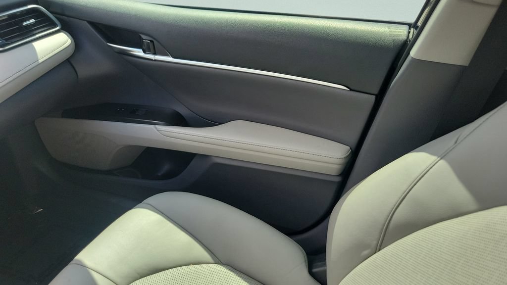 Used 2022 Toyota Camry XLE FWD image 13