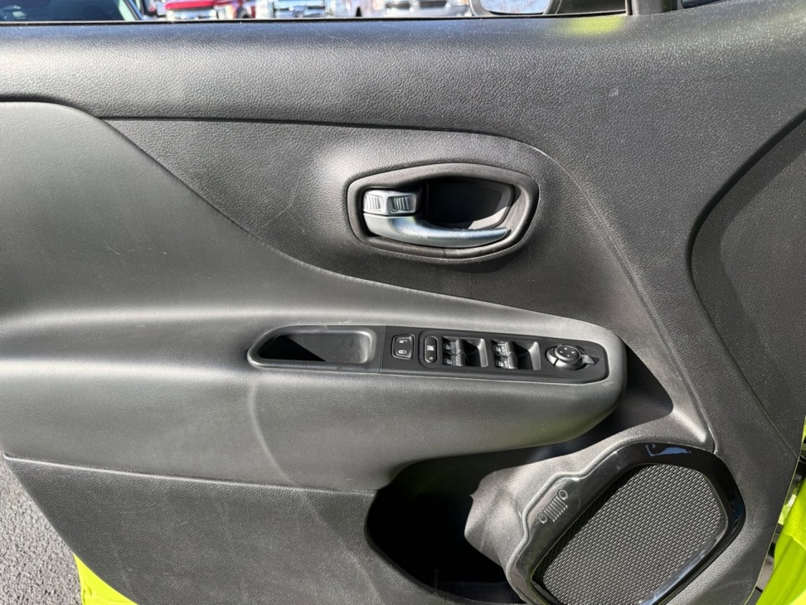 Used 2018 Jeep Renegade Altitude image 33