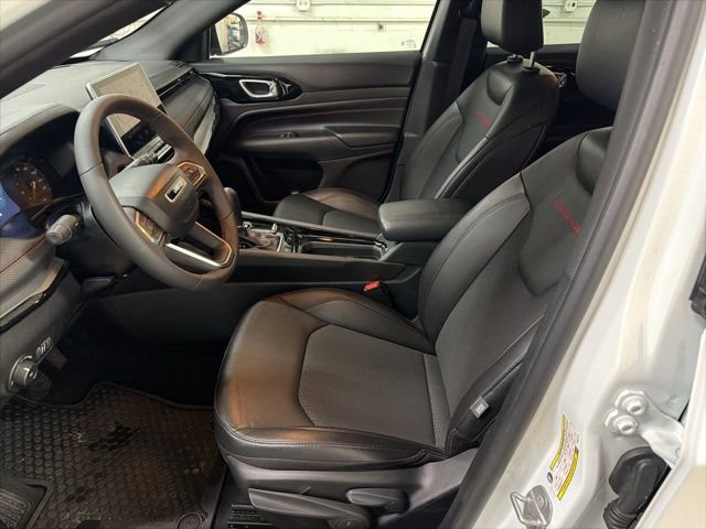 Used 2025 Jeep Compass Trailhawk AWD/4WD image 14