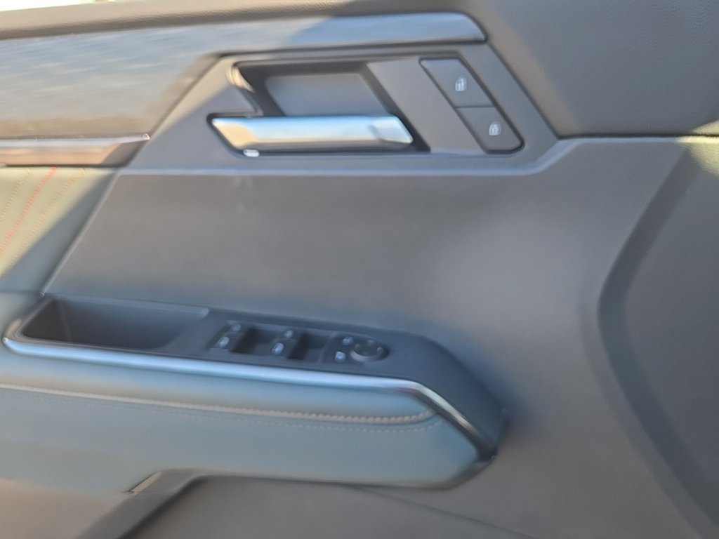 Used 2025 GMC Acadia AT4 w/ Luxury Package AWD/4WD image 14