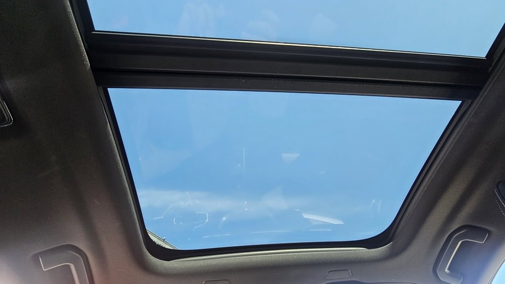 Certified 2022 Volvo XC60 B6 R-Design w/ Climate Package image 25