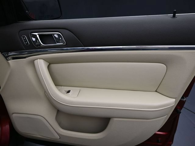Used 2013 Lincoln MKS FWD image 31