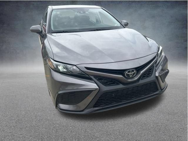 Used 2024 Toyota Camry SE FWD image 5