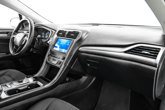 Used 2020 Ford Fusion SE image 10