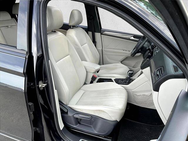 Used 2023 Volkswagen Tiguan SE R-Line FWD image 9