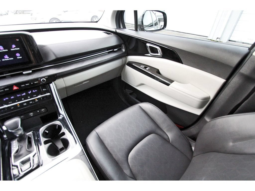 Certified 2024 Kia Carnival EX FWD image 11