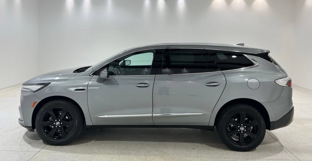 Used 2023 Buick Enclave Essence w/ Sport Touring Edition FWD image 2