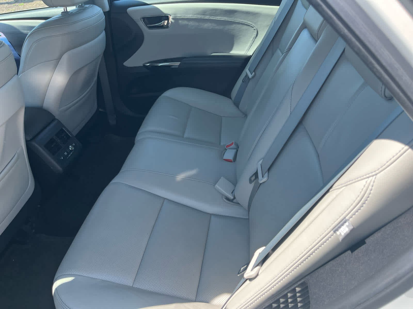 Used 2016 Toyota Avalon Limited w/ Toyota Safety Sense Package FWD image 10