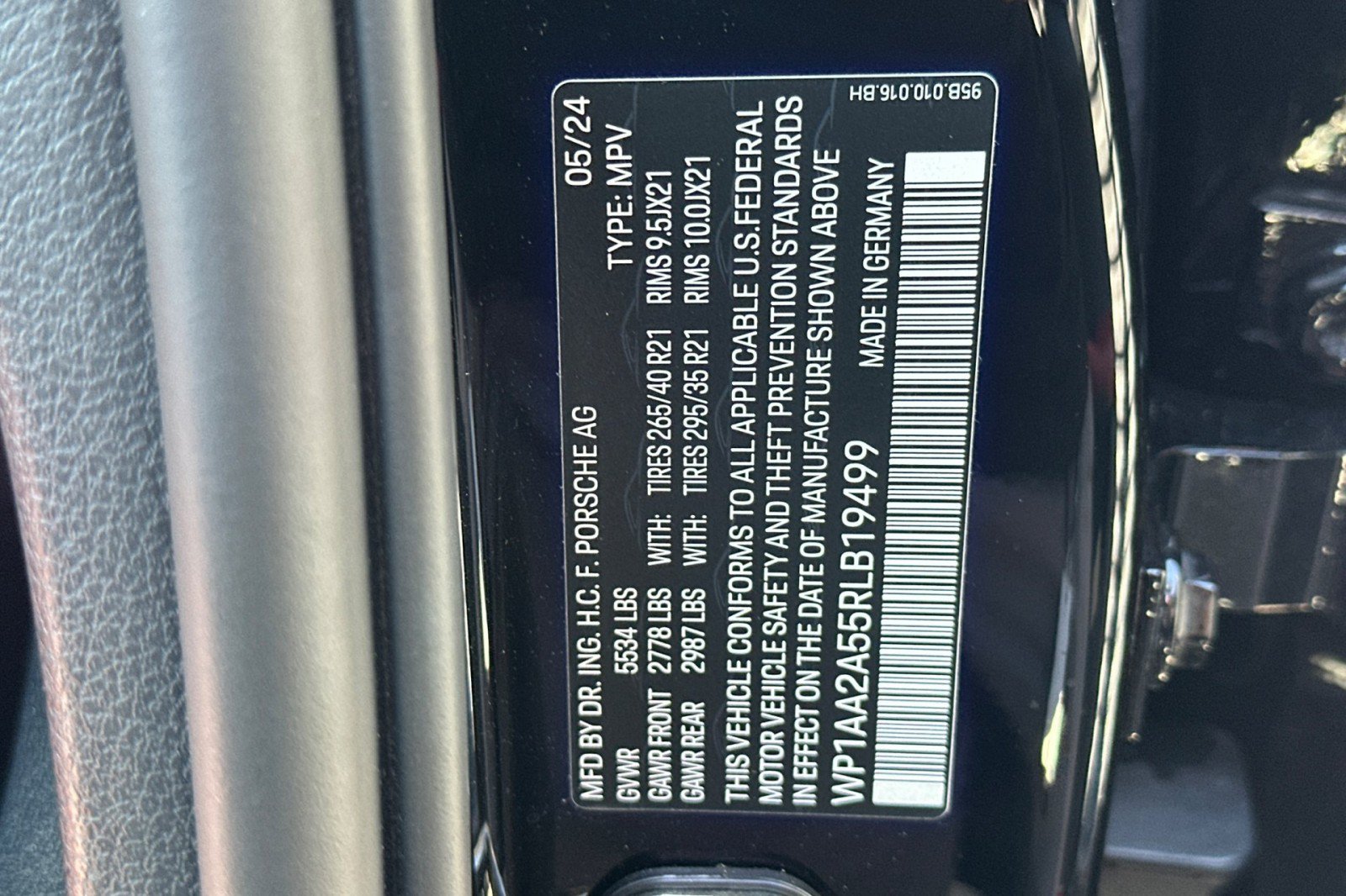 Certified 2024 Porsche Macan AWD/4WD image 29