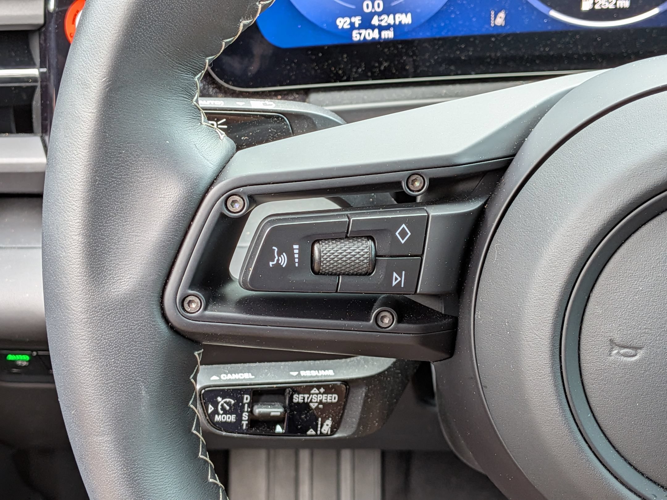 Certified 2025 Porsche Macan Electric RWD image 9