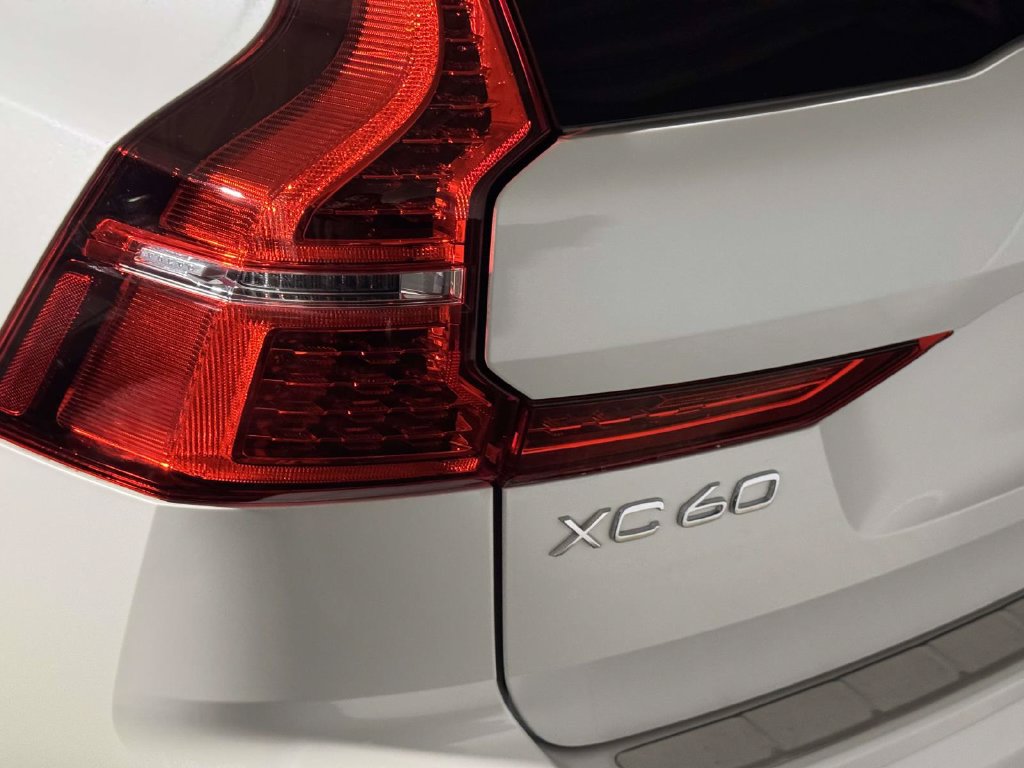 Used 2024 Volvo XC60 T8 Ultimate w/ Protection Package Premier AWD/4WD image 5