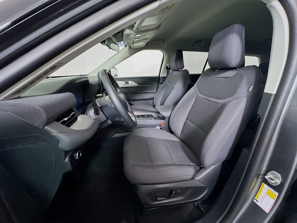 Used 2026 Ford Explorer Active AWD/4WD image 14