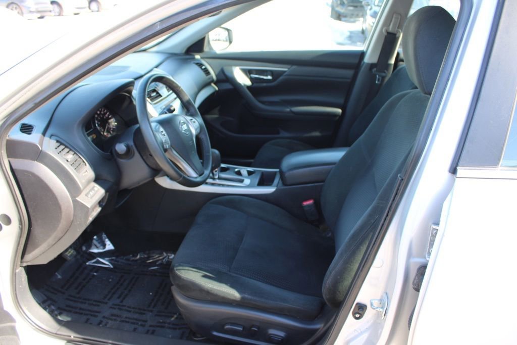 Used 2015 Nissan Altima 2.5 SV w/ Convenience Package image 15
