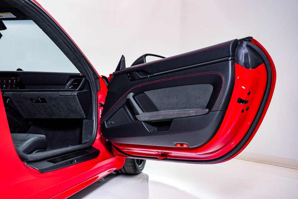 Certified 2025 Porsche 911 Carrera GTS RWD image 17