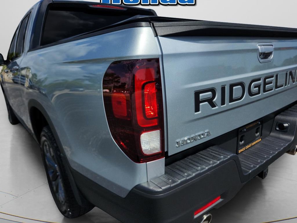 Used 2025 Honda Ridgeline Sport image 15