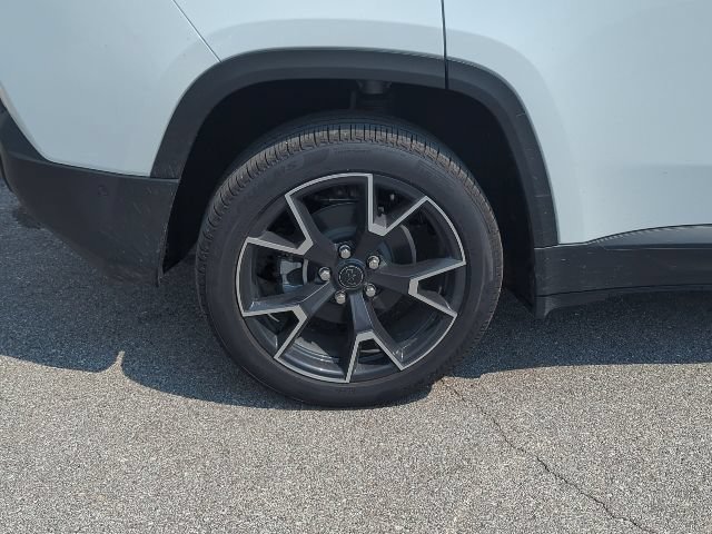 Used 2026 Jeep Cherokee Overland w/ Advanced Pro Tech Group AWD/4WD image 37