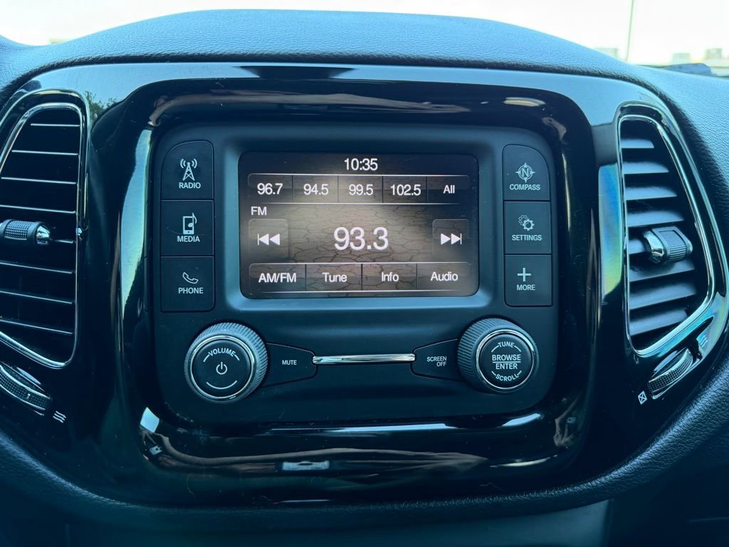 Used 2018 Jeep Compass Latitude image 12