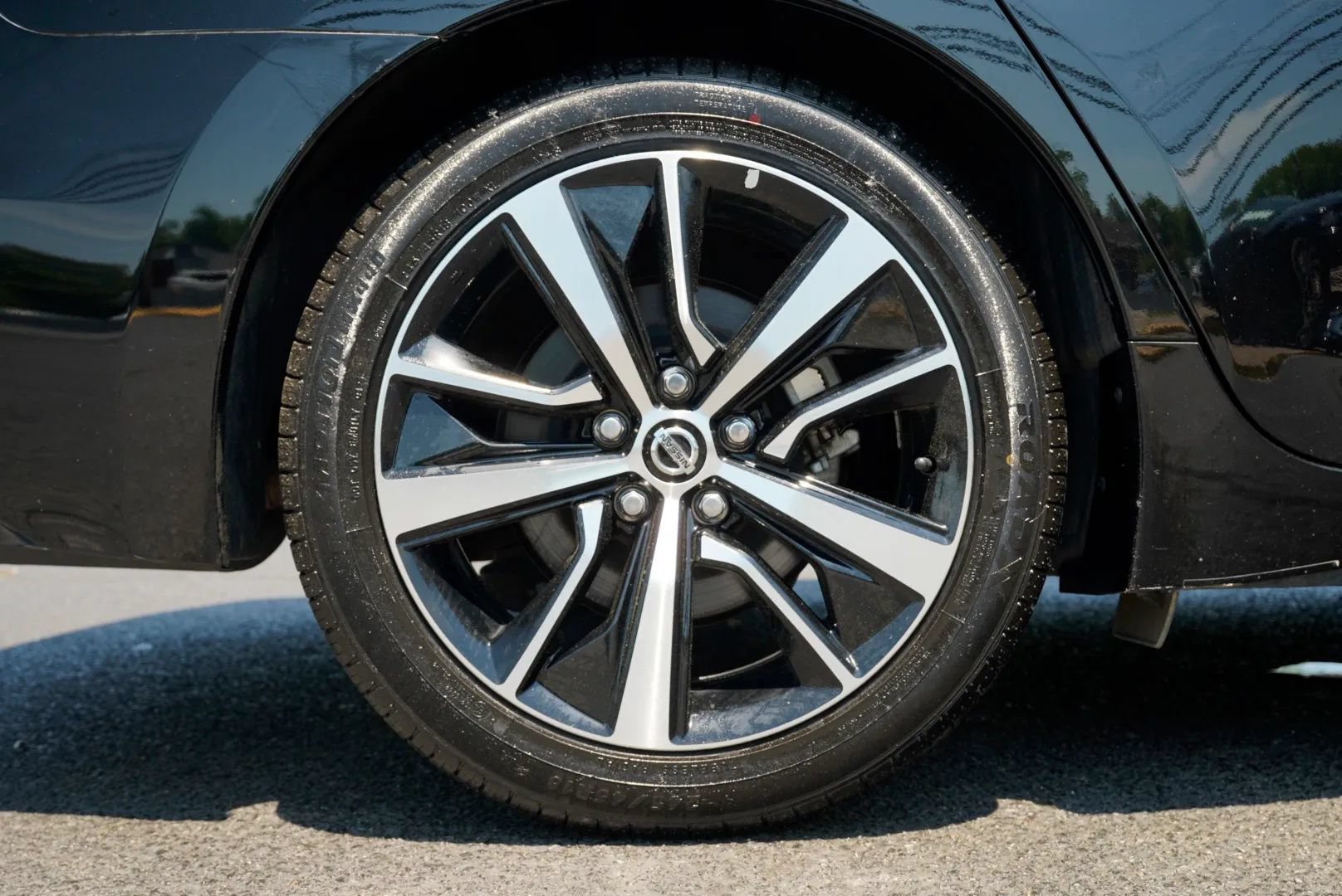 Used 2022 Nissan Maxima SV w/ Floor Mat Group FWD image 16