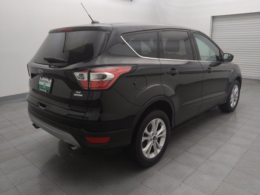 Used 2017 Ford Escape SE image 9