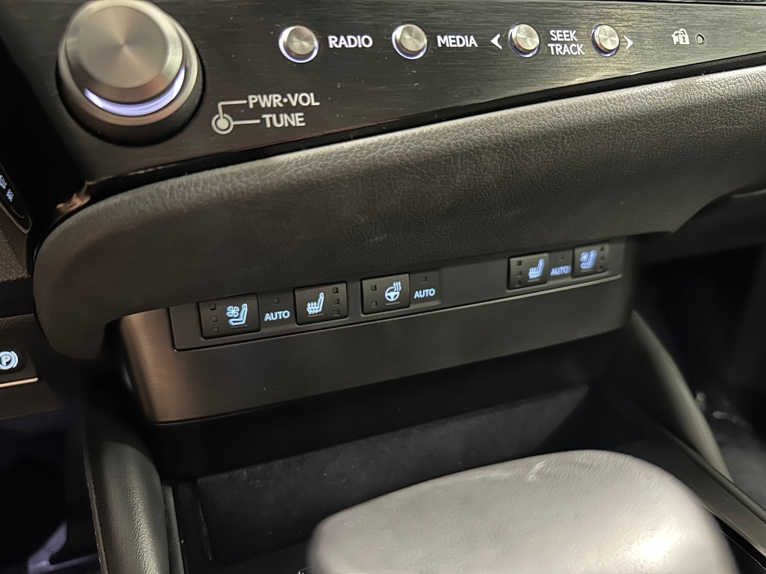 Used 2025 Lexus ES 350 w/ Premium Package FWD image 30
