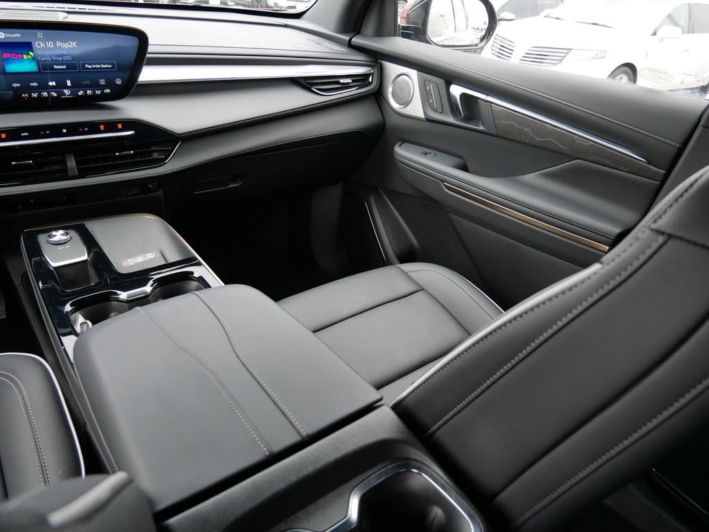 Used 2025 Buick Enclave Avenir w/ Trailering Package, 5000 lbs. image 14