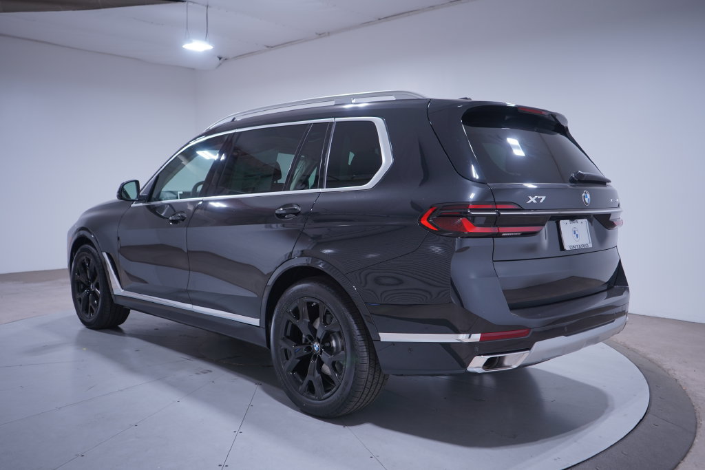 Used 2026 BMW X7 xDrive40i AWD/4WD image 3