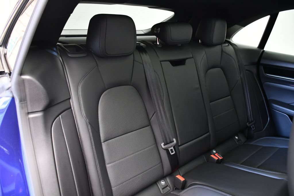 Certified 2025 Porsche Macan 4S Electric AWD/4WD image 58