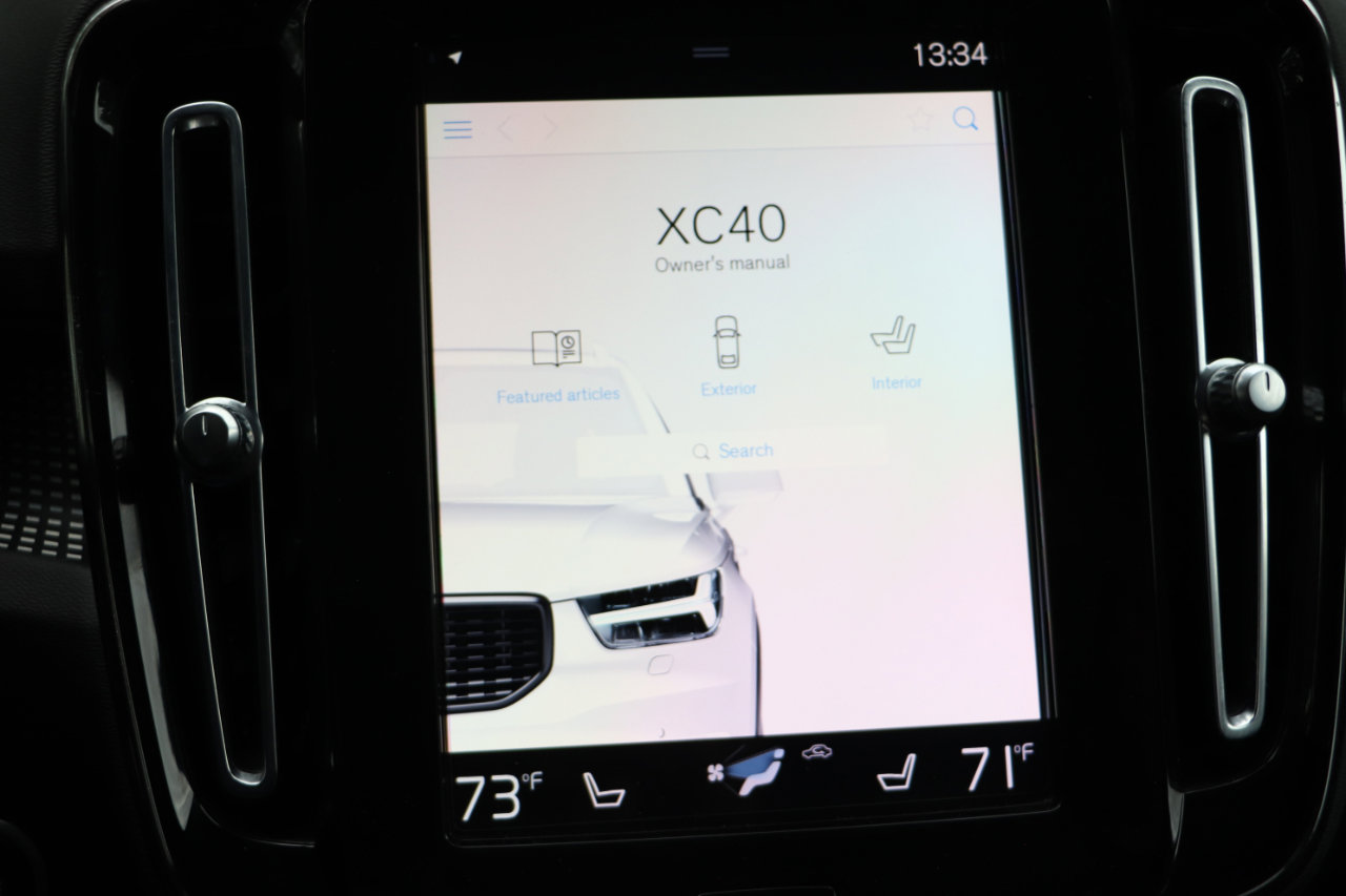 Used 2021 Volvo XC40 T5 R-Design w/ Advanced Package image 27