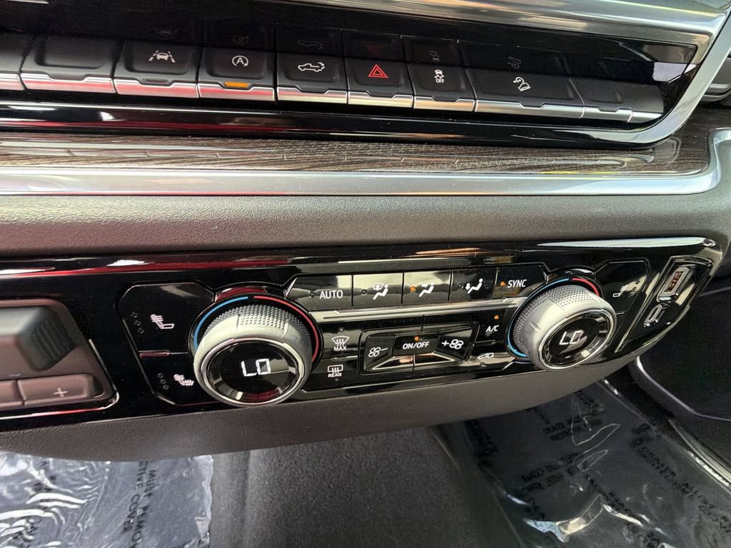 Used 2026 Chevrolet Silverado 1500 LT AWD/4WD image 18
