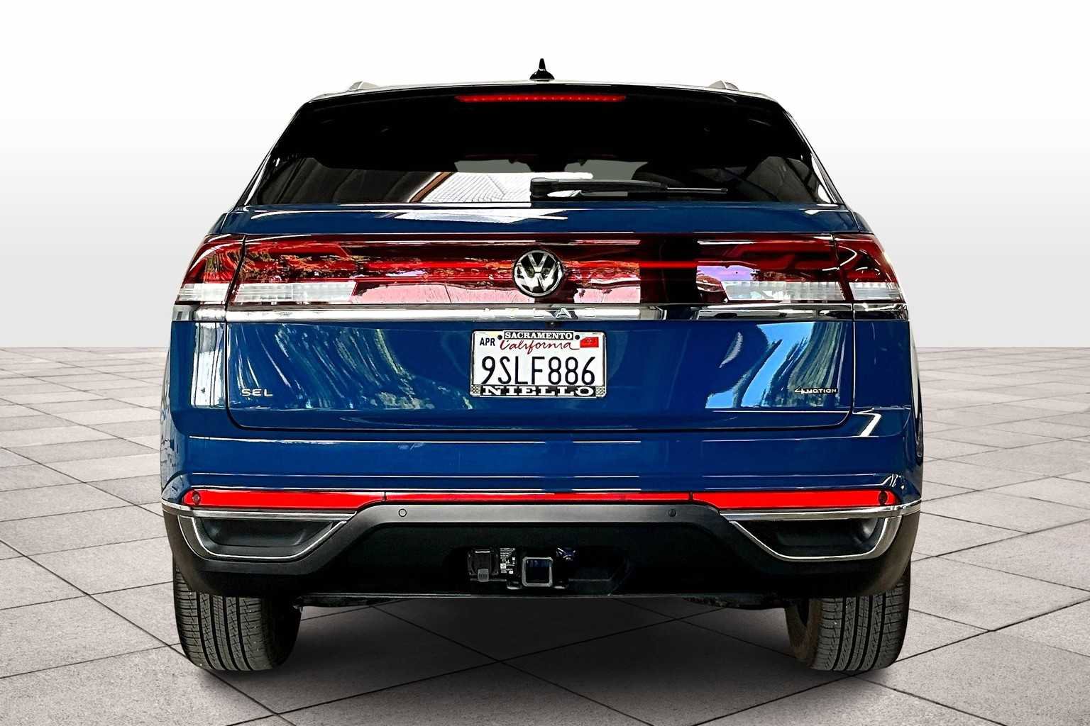 Used 2025 Volkswagen Atlas Cross Sport SEL image 7