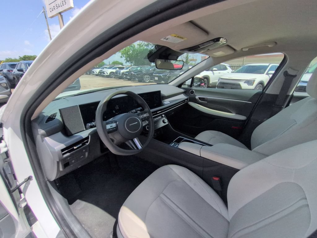 Used 2025 Hyundai Sonata SEL FWD image 15