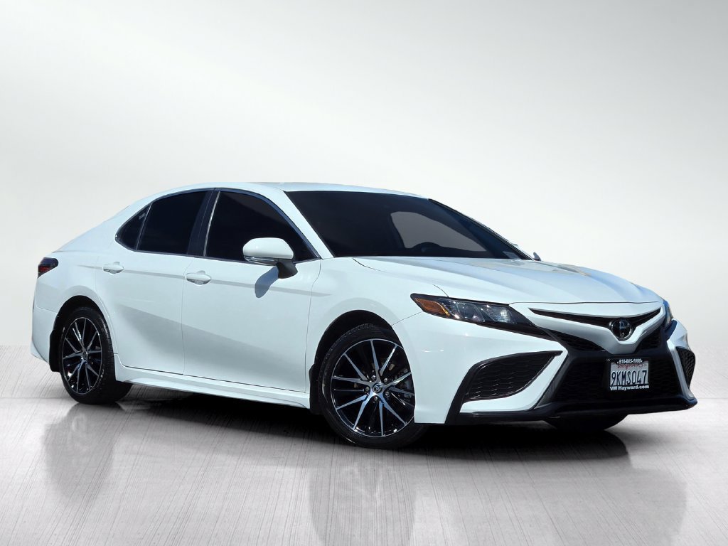Used 2024 Toyota Camry SE FWD image 2