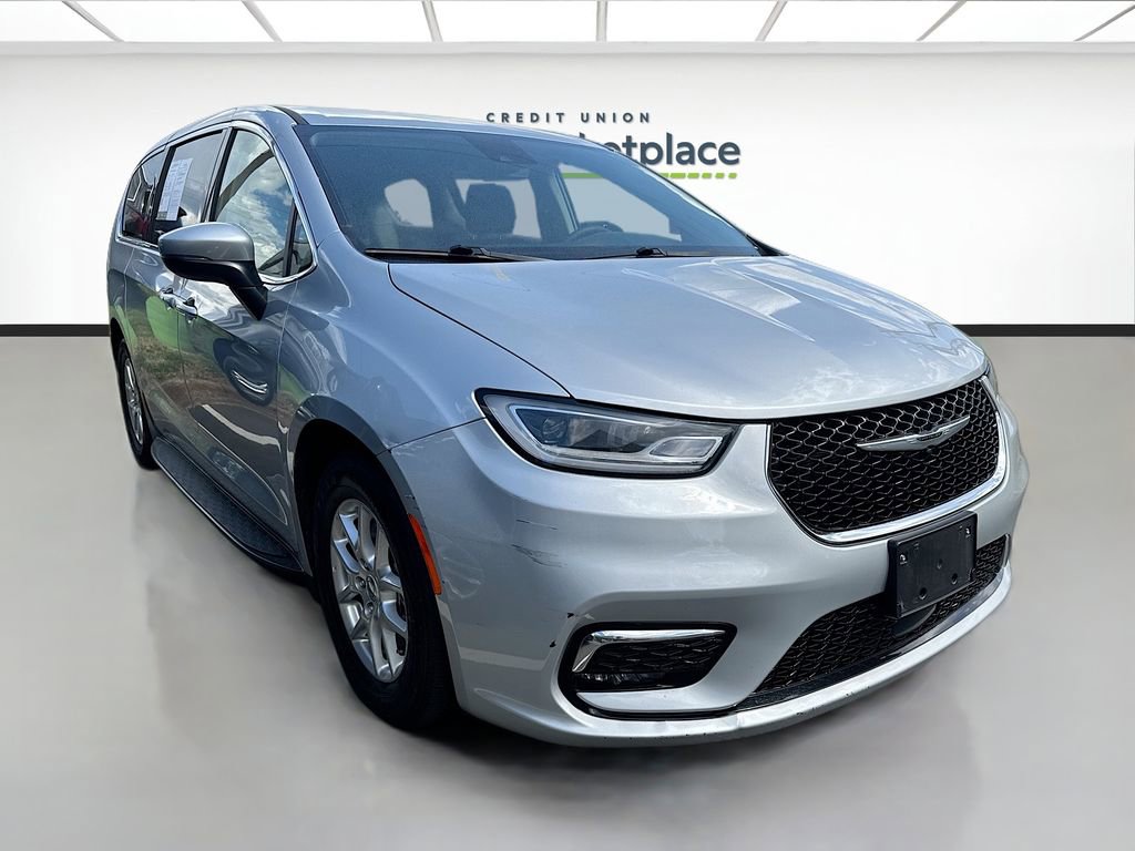 Used 2023 Chrysler Pacifica Touring-L