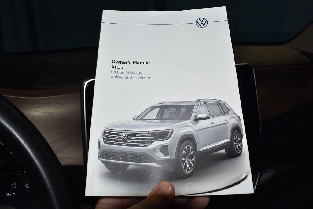 Used 2025 Volkswagen Atlas SE AWD/4WD image 11
