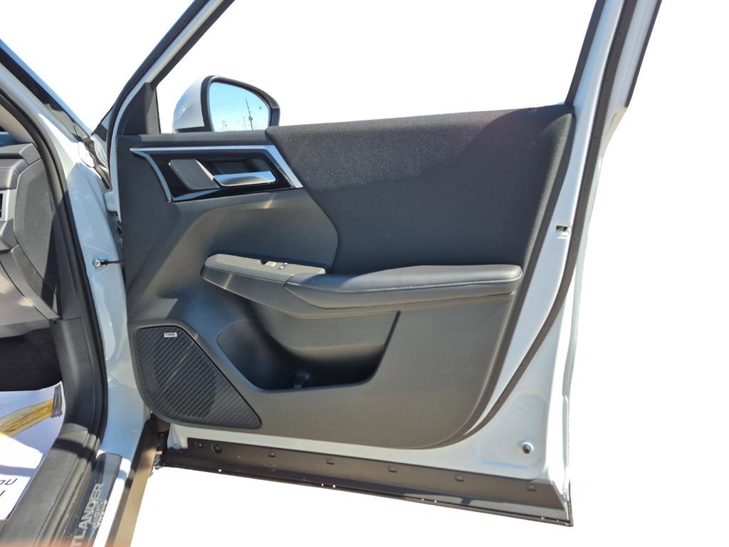 New 2026 Mitsubishi Outlander ES FWD image 30