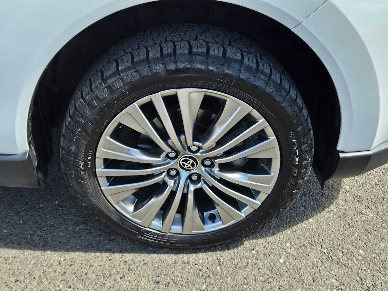 Used 2024 Toyota Venza Limited AWD/4WD image 10