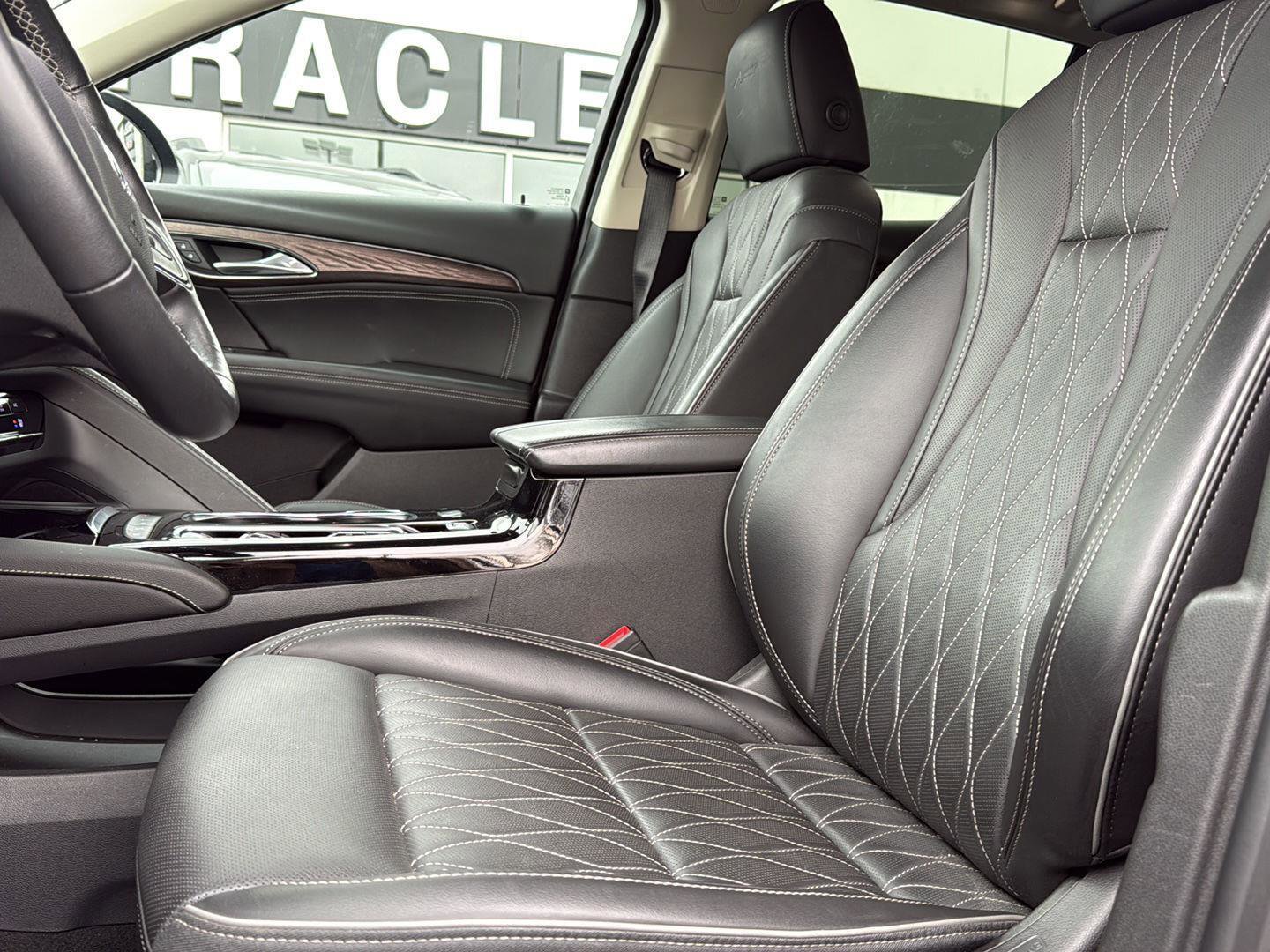 Used 2023 Buick Envision Avenir image 3