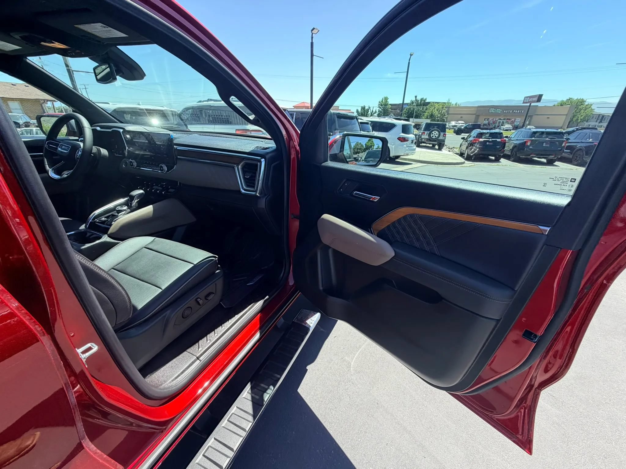 Used 2025 GMC Canyon Denali AWD/4WD image 26