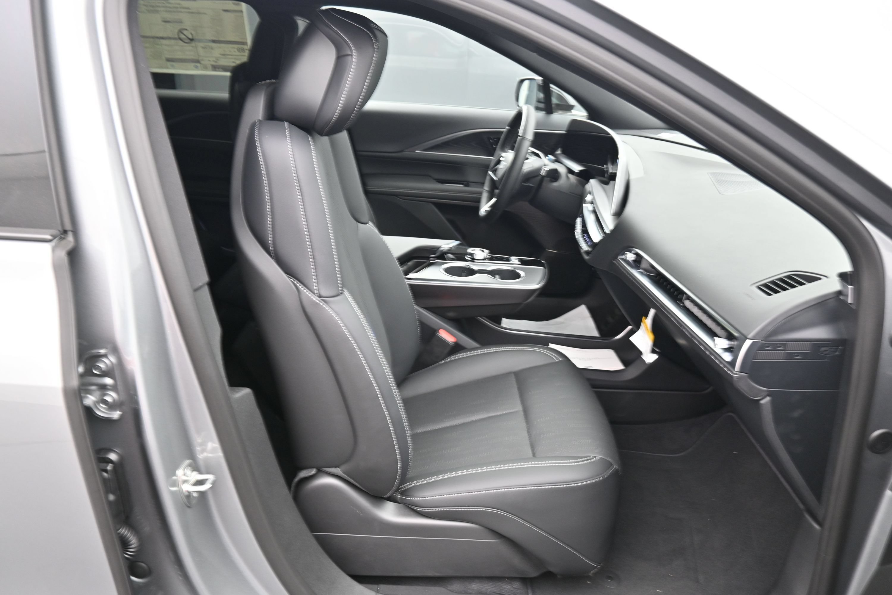 New 2026 Cadillac Lyriq Luxury AWD/4WD image 13