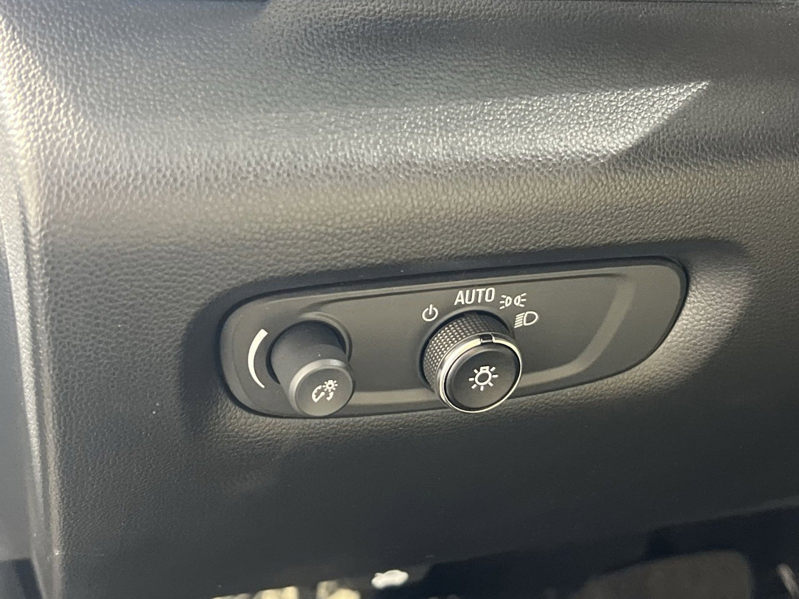 Used 2023 Chevrolet Traverse LS w/ Safety Package image 32