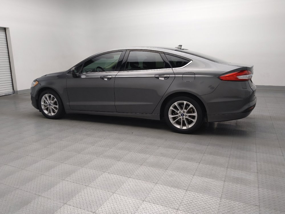 Used 2020 Ford Fusion SE image 3
