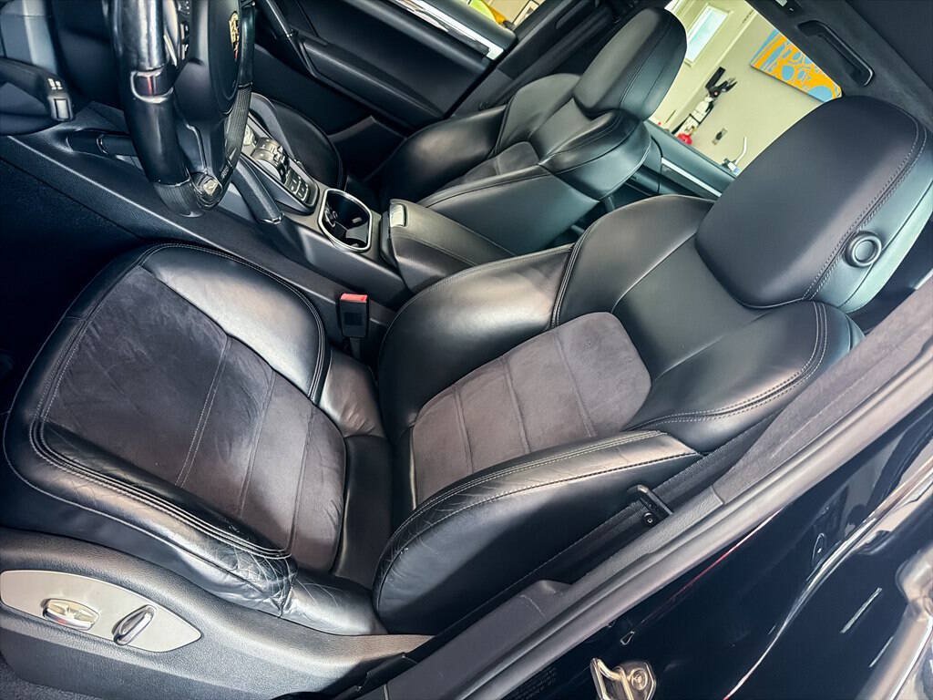 Used 2013 Porsche Cayenne GTS w/ Carbon Fibre Interior Pkg AWD/4WD image 18