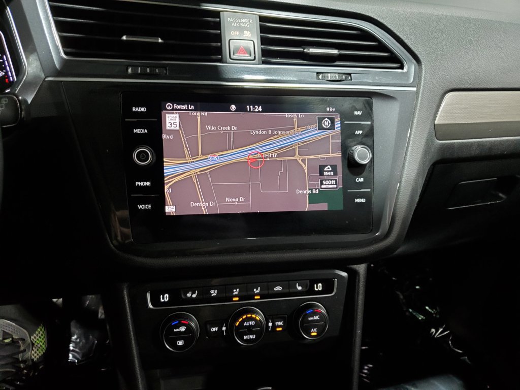 Used 2020 Volkswagen Tiguan SEL FWD image 25