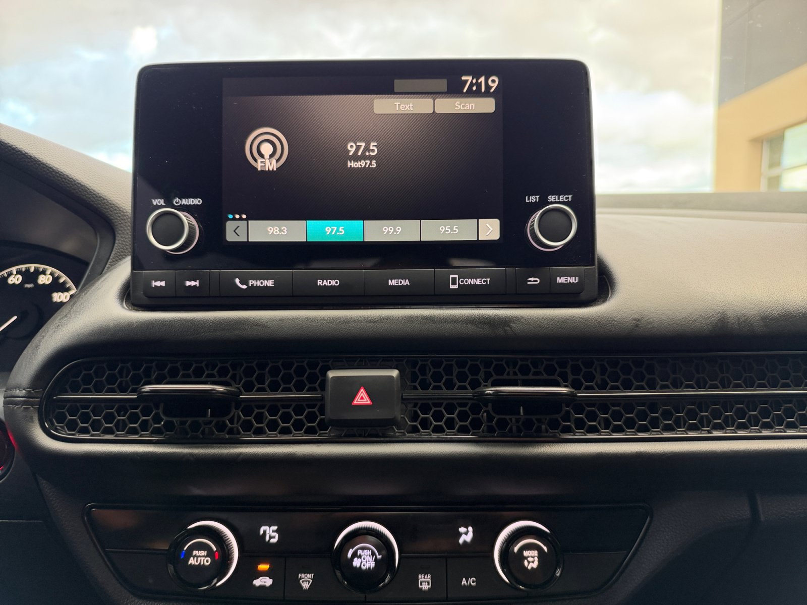Used 2024 Honda HR-V LX image 12